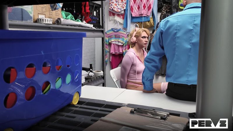 Bambi Barton – Shoplyfter – Pounding The Runaway Teen on HornyHub