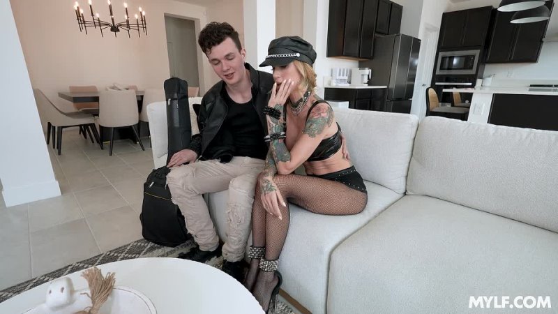 Sarah Jessie – GotMYLF – Your Biggest Groupie on HornyHub